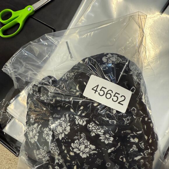 Luna Blouse Women 1X Plus Black Floral Short Sleeve Rayon Round Neck Casual - Picture 7 of 7